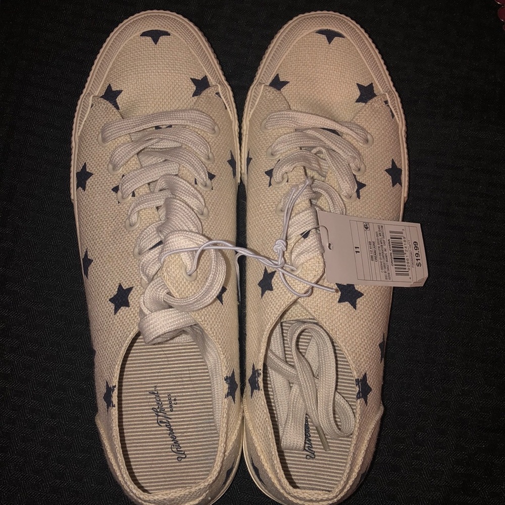 White sneakers with stars